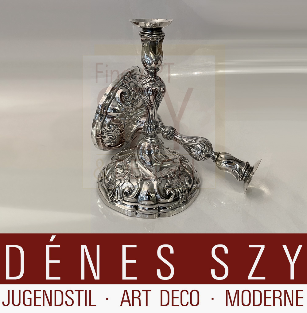 Norddeutsches Rokoko Leuchter Paar um 1770, Meisterzeichen HCB für Hans Conrad Albert Barckhan, Stadtmarke Hamburg mit Buchstabe D für 1760-1784, Typischer Hamburger Dekor, größer und schwerer als üblich