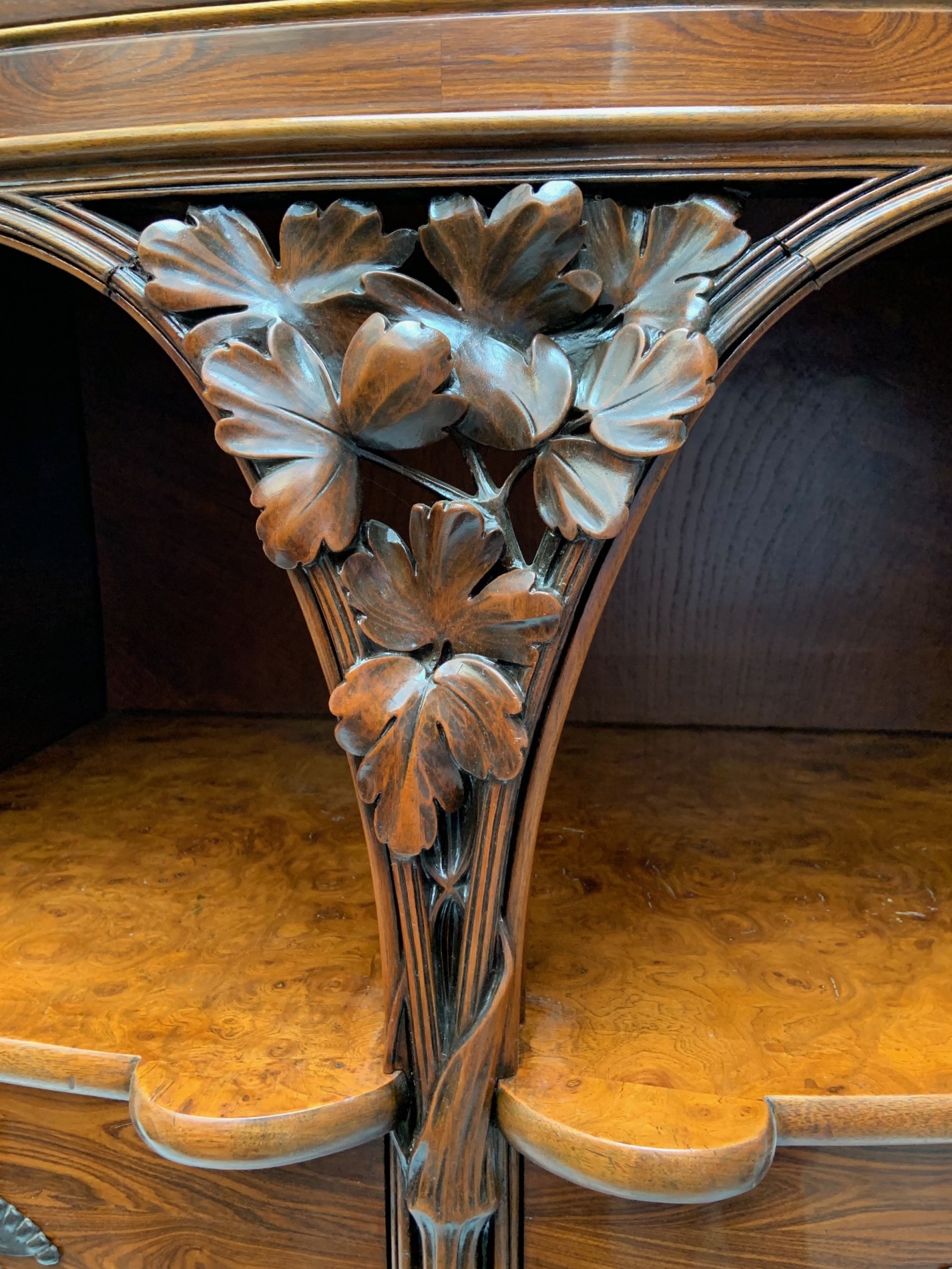 Meuble de salon Art Nouveau, armoire de cabinet qualité musée, design Majorelle pour l'exposition universelle Paris 1900