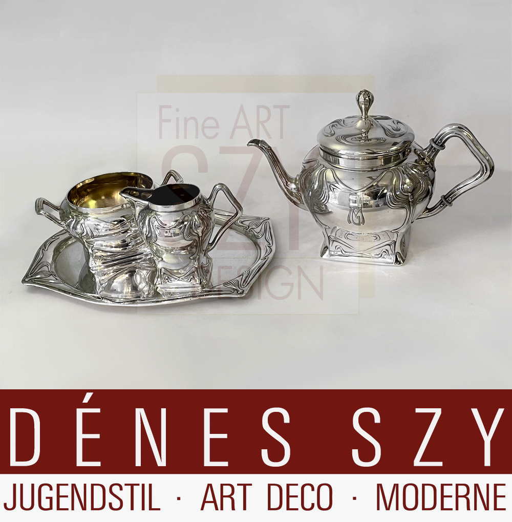 Servizio da tè in argento Art Nouveau su vassoio, 4 pezzi, Design & Esecuzione: Koch & Bergfeld, Brema intorno al 1900, Germania, Argento 800, parzialmente dorato