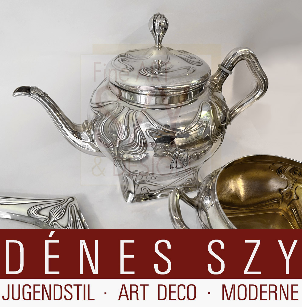 Servizio da tè in argento Art Nouveau su vassoio, 4 pezzi, Design & Esecuzione: Koch & Bergfeld, Brema intorno al 1900, Germania, Argento 800, parzialmente dorato