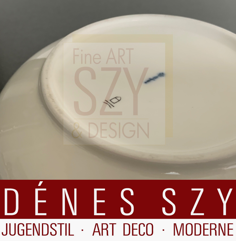 Ciotola da portata rotonda Bauhaus del servizio da tavola in porcellana Halle / Burg Giebichenstein in bianco sporco, Design: Marguerite Friedlaender 1930/31, Esecuzione: StPM Staatliche Porzellan Manufaktur Berlin, Germania