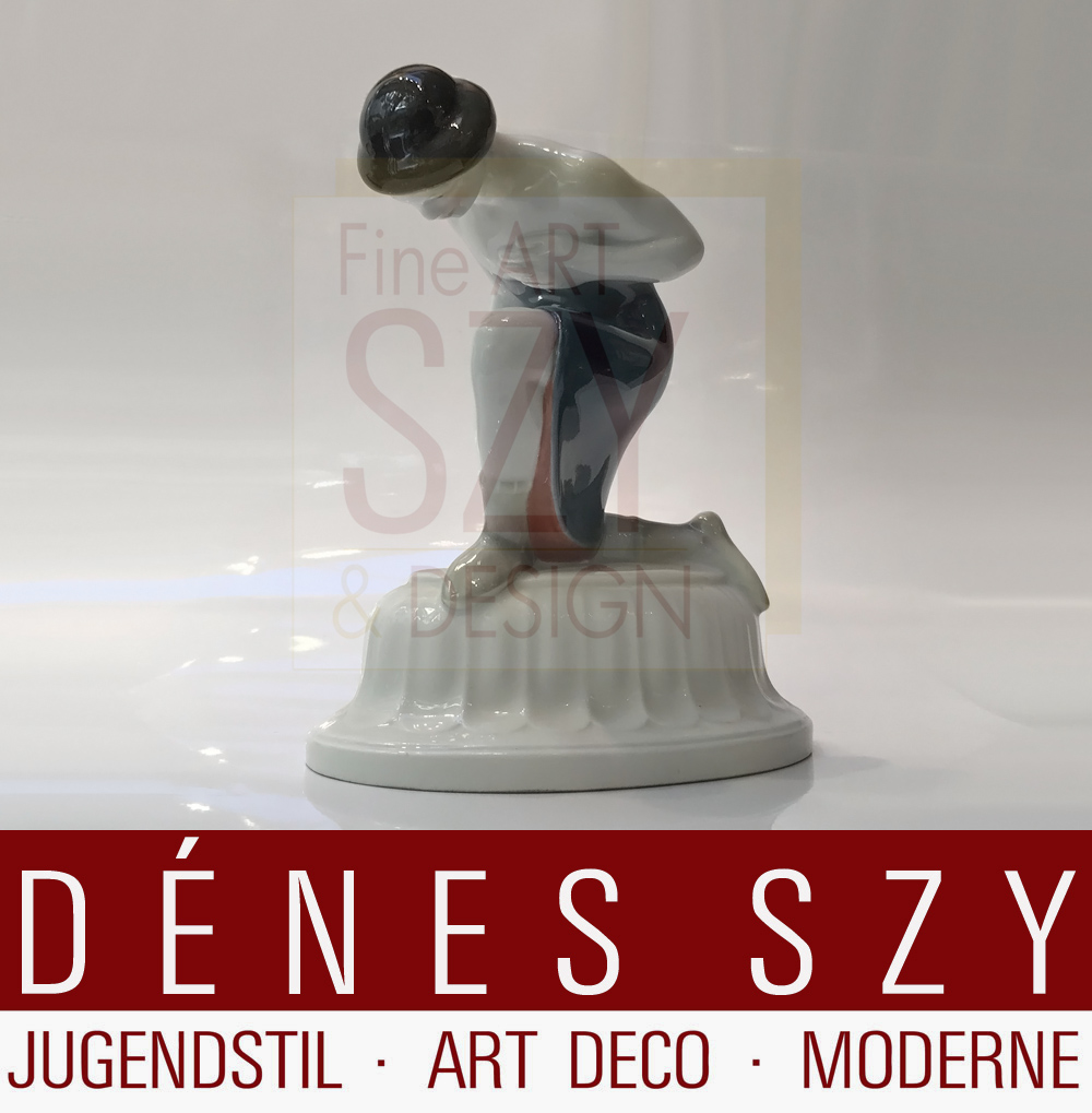 Curdo inginocchiato, Figura di porcellana del Corteo nuziale di Amberg, Design: Adolph Amberg 1904-10, Esecuzione: manifattura delle poercellane Berlino - KPM, 1914-18