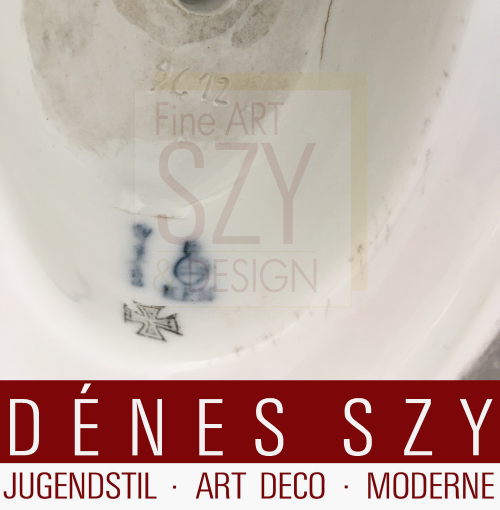 Curdo inginocchiato, Figura di porcellana del Corteo nuziale di Amberg, Design: Adolph Amberg 1904-10, Esecuzione: manifattura delle poercellane Berlino - KPM, 1914-18