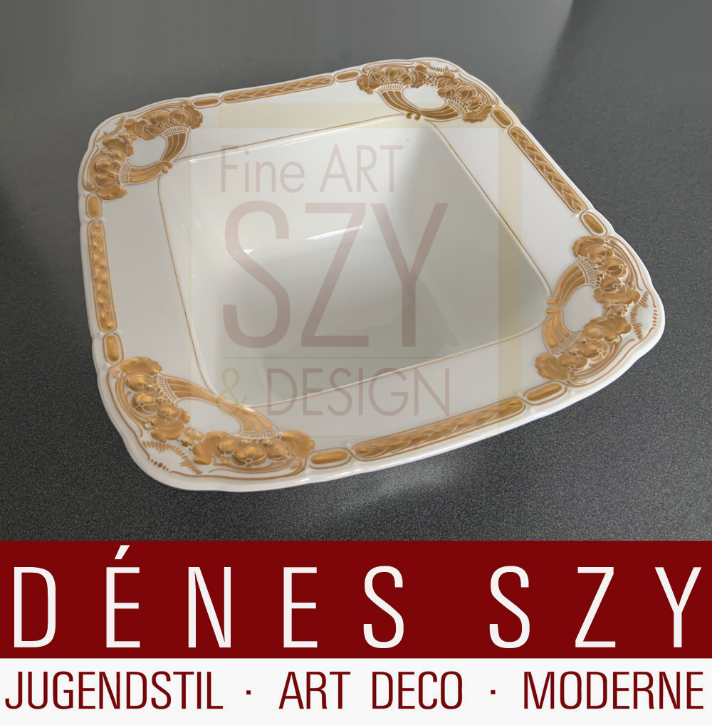 Ciotola Carré con pittura in oro, Design: Theodor H. Schmuz-Baudiss 1912, Modello: Ceres, il servizio Ceres è stato progettato per il 150° anniversario di KPM nel 1913, Esecuzione: Royal KPM Berlin 1914-18, Germania