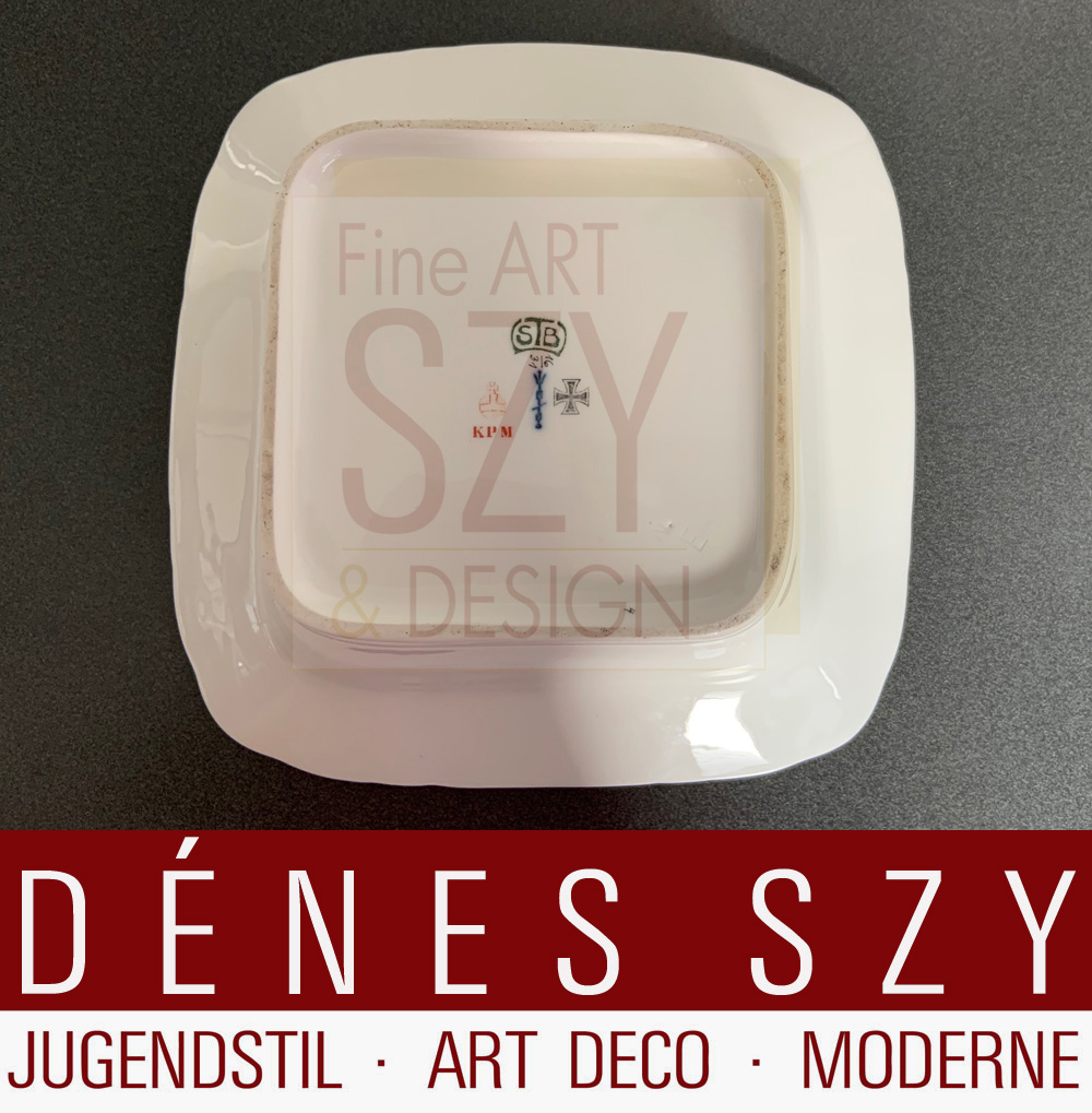 Ciotola Carré con pittura in oro, Design: Theodor H. Schmuz-Baudiss 1912, Modello: Ceres, il servizio Ceres è stato progettato per il 150° anniversario di KPM nel 1913, Esecuzione: Royal KPM Berlin 1914-18, Germania