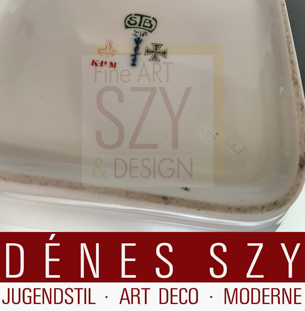 Ciotola Carré con pittura in oro, Design: Theodor H. Schmuz-Baudiss 1912, Modello: Ceres, il servizio Ceres è stato progettato per il 150° anniversario di KPM nel 1913, Esecuzione: Royal KPM Berlin 1914-18, Germania