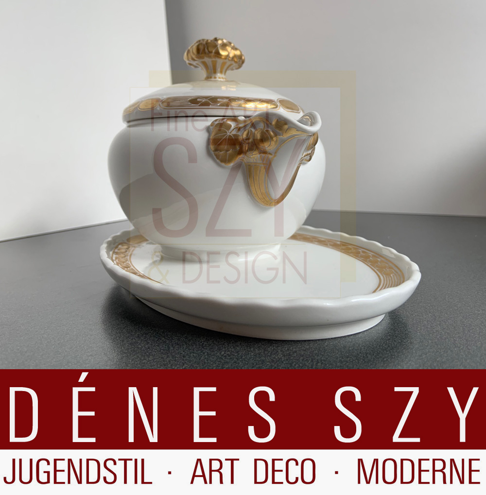 Salsiera con coperchio e base fissa con pittura oro, Design: Theodor H. Schmuz-Baudiss 1912, Modello: Ceres, il servizio Ceres è stato progettato per il 150° anniversario di KPM nel 1913, Esecuzione: Royal KPM Berlin 1914-18, Germania