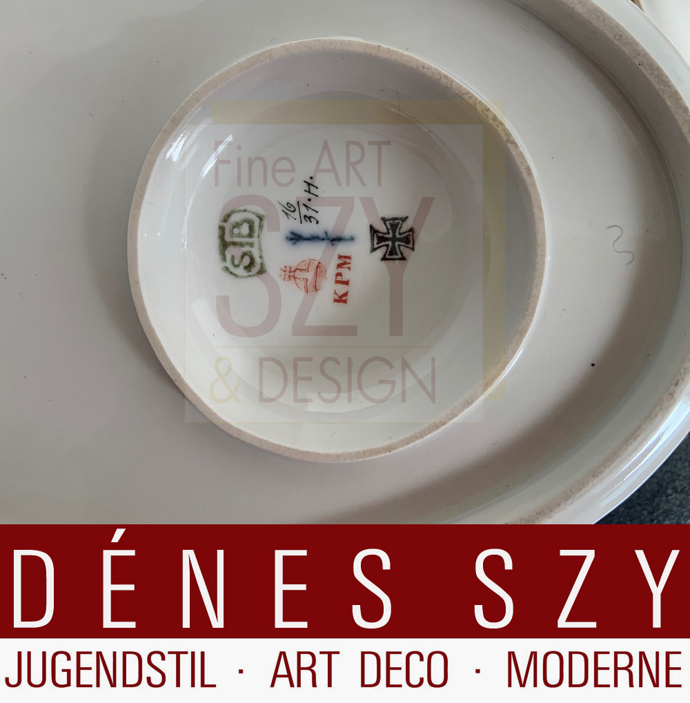 Salsiera con coperchio e base fissa con pittura oro, Design: Theodor H. Schmuz-Baudiss 1912, Modello: Ceres, il servizio Ceres è stato progettato per il 150° anniversario di KPM nel 1913, Esecuzione: Royal KPM Berlin 1914-18, Germania