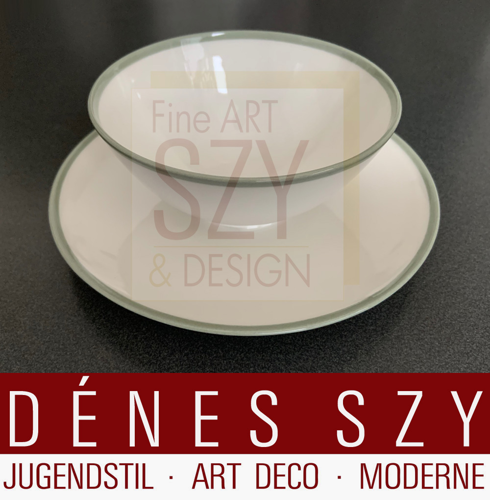 Salsiera tonda con piattino fermo, Soggetto: Urbino con bordo celadon, Design: Trude Petri 1931, Esecuzione: KPM Berlino 1938 o 1950, Germania, epoca Bauhaus