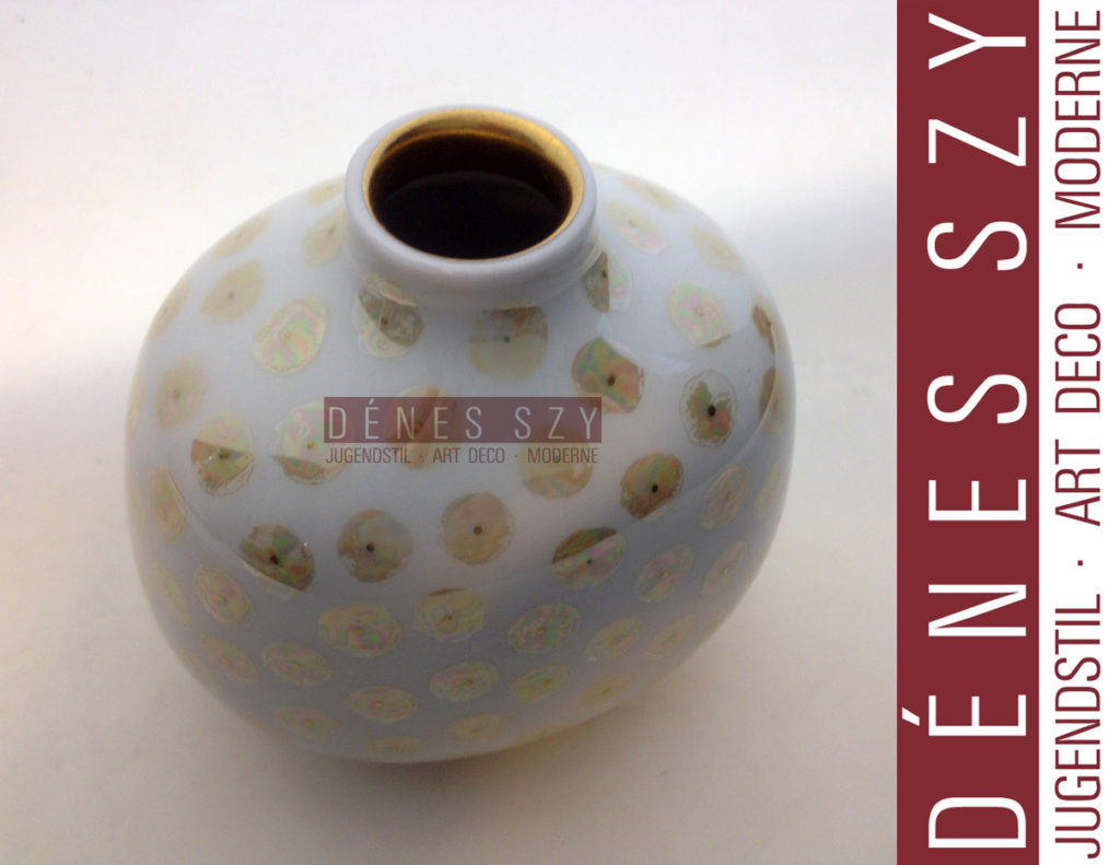 kleine Schmuckvase Form Adonis mit feinem hellen Luesterdekor