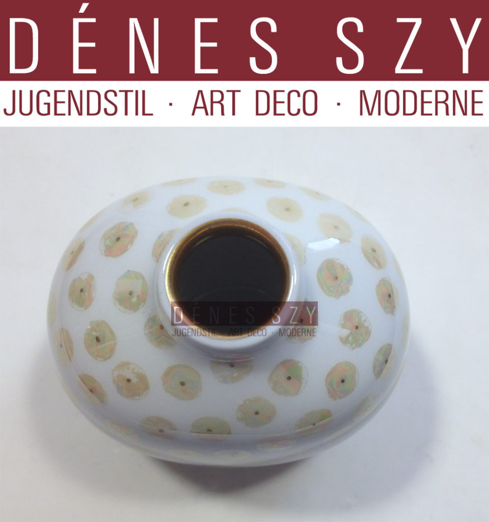 kleine Schmuckvase Form Adonis mit feinem hellen Luesterdekor