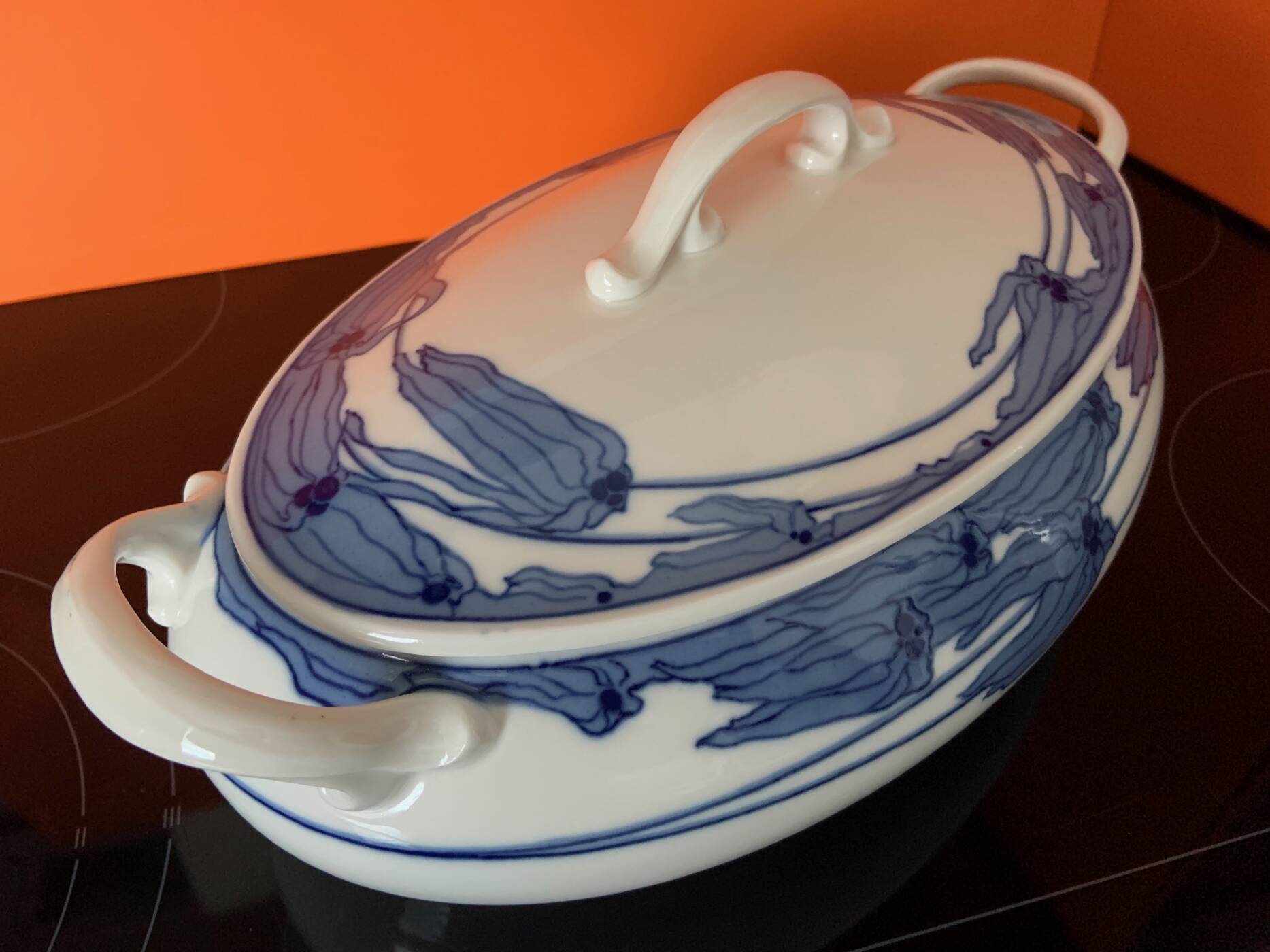 Große seltene Terrine aus dem Service ''Arnikamuster'' Rudolf Hentschel (Form- und Dekorentwurf) 1906, Meissen (Ausführung), vor 1924