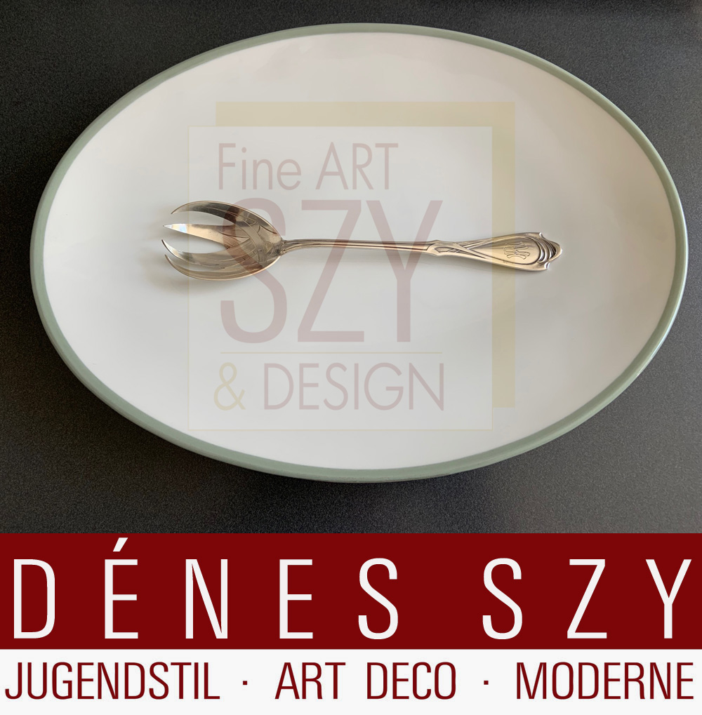 Grande piatto da portata ovale, Modello: Urbino con bordo celadon / bordo festa, Design: Trude Petri 1931, Esecuzione: KPM Berlin, anni '40