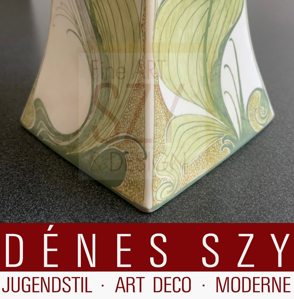 Vaso unico Art Nouveau, Porcellana guscio d'uovo, Pittura a smalto con decoro floreale, Esecuzione: Haagsche Plateelbakkerij Rozenburg, L'Aia 1908, con l'iscrizione "For Anna L Gunsaulus"
