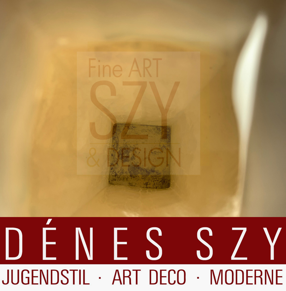 Vaso unico Art Nouveau, Porcellana guscio d'uovo, Pittura a smalto con decoro floreale, Esecuzione: Haagsche Plateelbakkerij Rozenburg, L'Aia 1908, con l'iscrizione "For Anna L Gunsaulus"