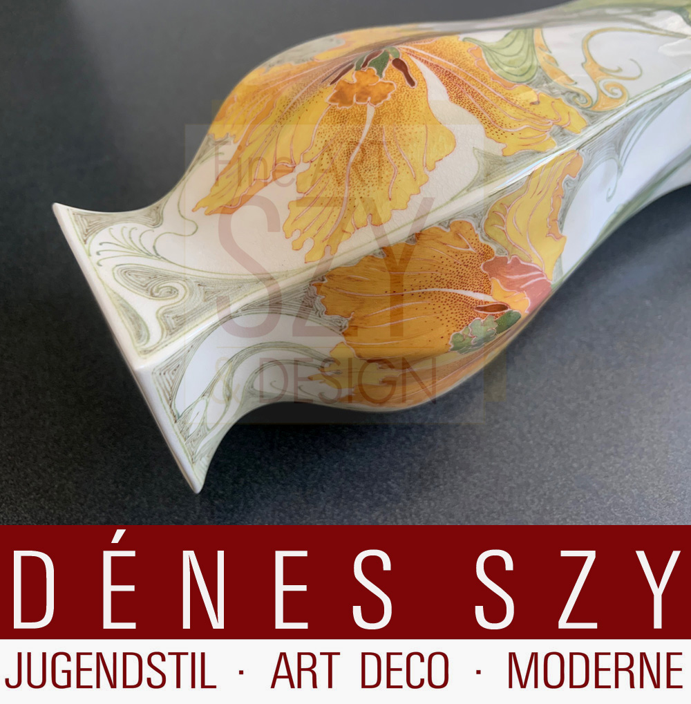 Vaso unico Art Nouveau, Porcellana guscio d'uovo, Pittura a smalto con decoro floreale, Esecuzione: Haagsche Plateelbakkerij Rozenburg, L'Aia 1908, con l'iscrizione "For Anna L Gunsaulus"