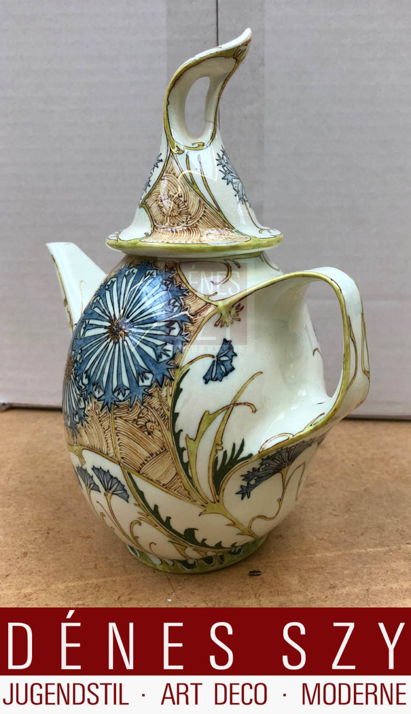 Teiera in stile liberty, Porcellana di gusci d'uovo con cocci bianchi, Design: Samuel Schellink 1898-99, pittura a smalto, Esecuzione: Haagsche Plateelbakkerij Rozenburg, L'Aia 1899