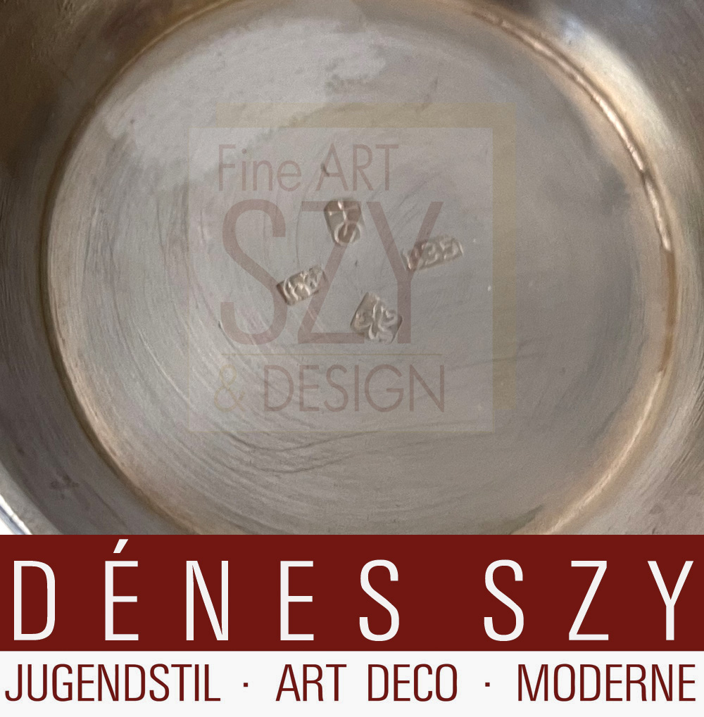 Set di quattro coppe con un coperchio, Design ed esecuzione: Gotthold Schönwandt, Nordeck, Germania metà del XX secolo, Argento 835, coperchio con lapilazuli