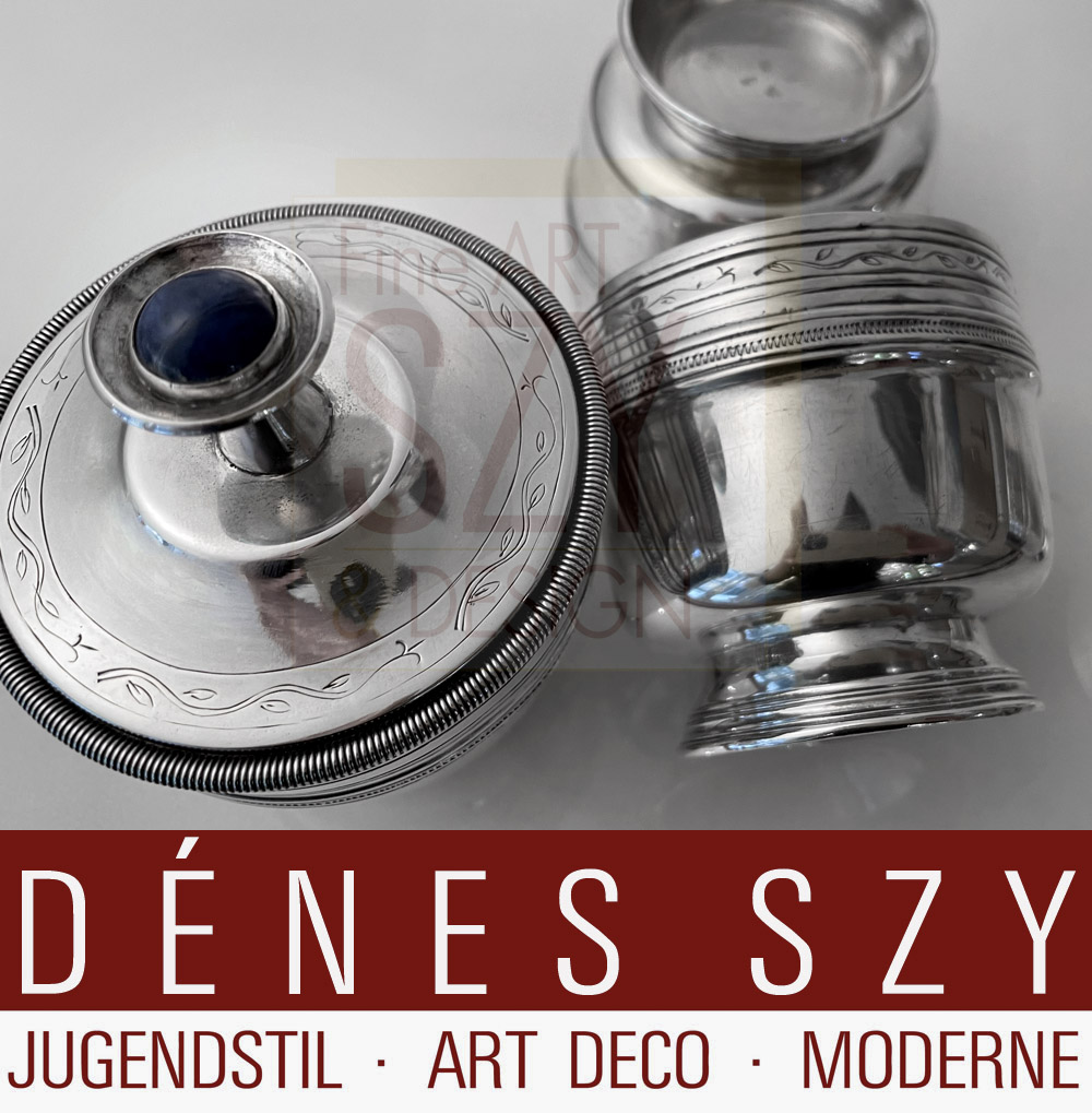Set di quattro coppe con un coperchio, Design ed esecuzione: Gotthold Schönwandt, Nordeck, Germania metà del XX secolo, Argento 835, coperchio con lapilazuli