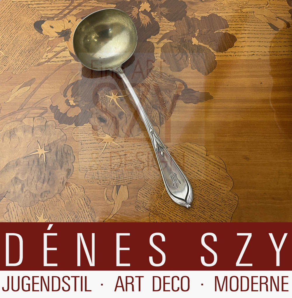 Mestolo tondo per salsa, Posate d'argento in stile liberty, Motivo: giglio di Brema, modello n. 25600, Disegno: Hugo Leven 1900, Koch & Bergfeld, Germania Brema, argento 800, parzialm. dorato