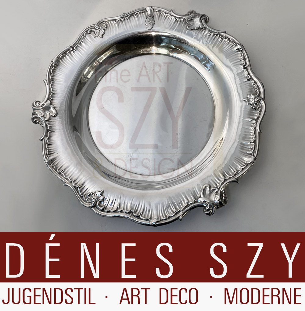 Piatto fondo tondo in argento da un servizio di corte, con decorazione a conchiglia in foglia neobarocca, Esecuzione: Sy e Wagner, Berlino 1870 circa, Germania