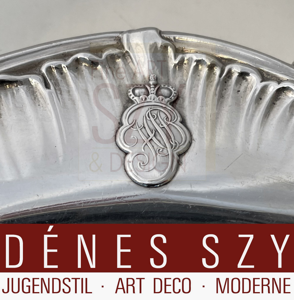 Piatto fondo tondo in argento da un servizio di corte, con decorazione a conchiglia in foglia neobarocca, Esecuzione: Sy e Wagner, Berlino 1870 circa, Germania