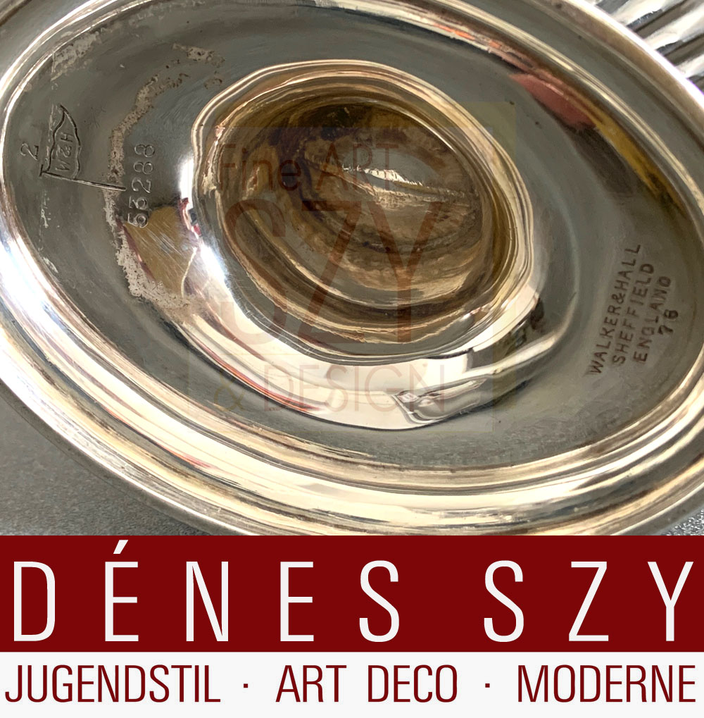 Caffettiera d'argento, Design ed esecuzione: Walker & Hall, Sheffield England 1904, argento sterling 925, legno pregiato