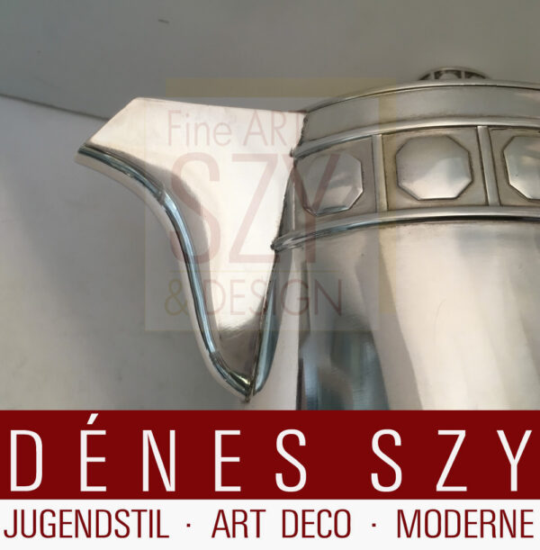 Teiera Art Nouveau con decoro geometrico, Esecuzione: Vienna, Austria 1910 circa, argento 800, Punzoni: marchio del fabbricante (non ancora sciolto) e testa di Diana