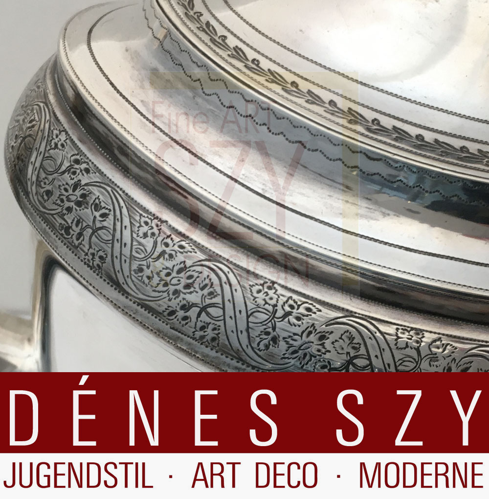 Teiera con manico in legno pregiato e pomello, Design ed esecuzione: Londra, Inghilterra 1800 (teiera) e 1810 (vassoio), argento sterling