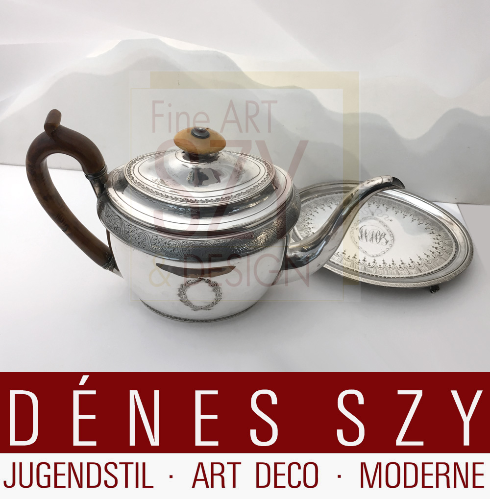 Teiera con manico in legno pregiato e pomello, Design ed esecuzione: Londra, Inghilterra 1800 (teiera) e 1810 (vassoio), argento sterling