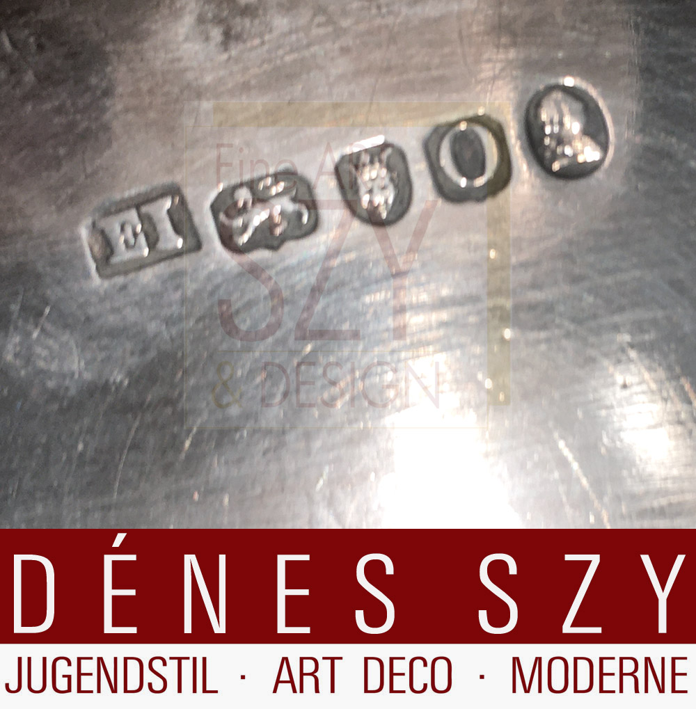 Teiera con manico in legno pregiato e pomello, Design ed esecuzione: Londra, Inghilterra 1800 (teiera) e 1810 (vassoio), argento sterling