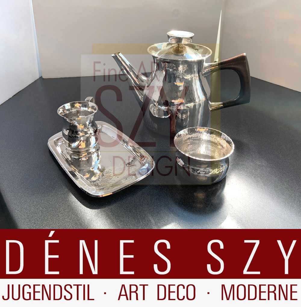 MGAB Svezia servizio da tè o caffè in argento 4 parti fatto a mano, Design / master: Eric Löfman degli anni '70, Esecuzione: MGAB, Markströms Guldsmeds AB, K G, Upsalla 1977-79, 830 argento