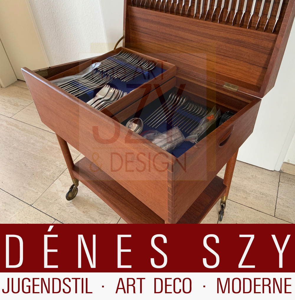 Komplettes Besteck Set für 12 Personen mit Vorlegern, Muster TUJA / TANAQVIL, Entwurf: Magnus Stephensen 1955, Georg Jensen Silberschmiede, Kopenhagen 1950er, Edelstahl, Mid Century Modern, im original 1960er Jahre Teakholz Besteckkasten