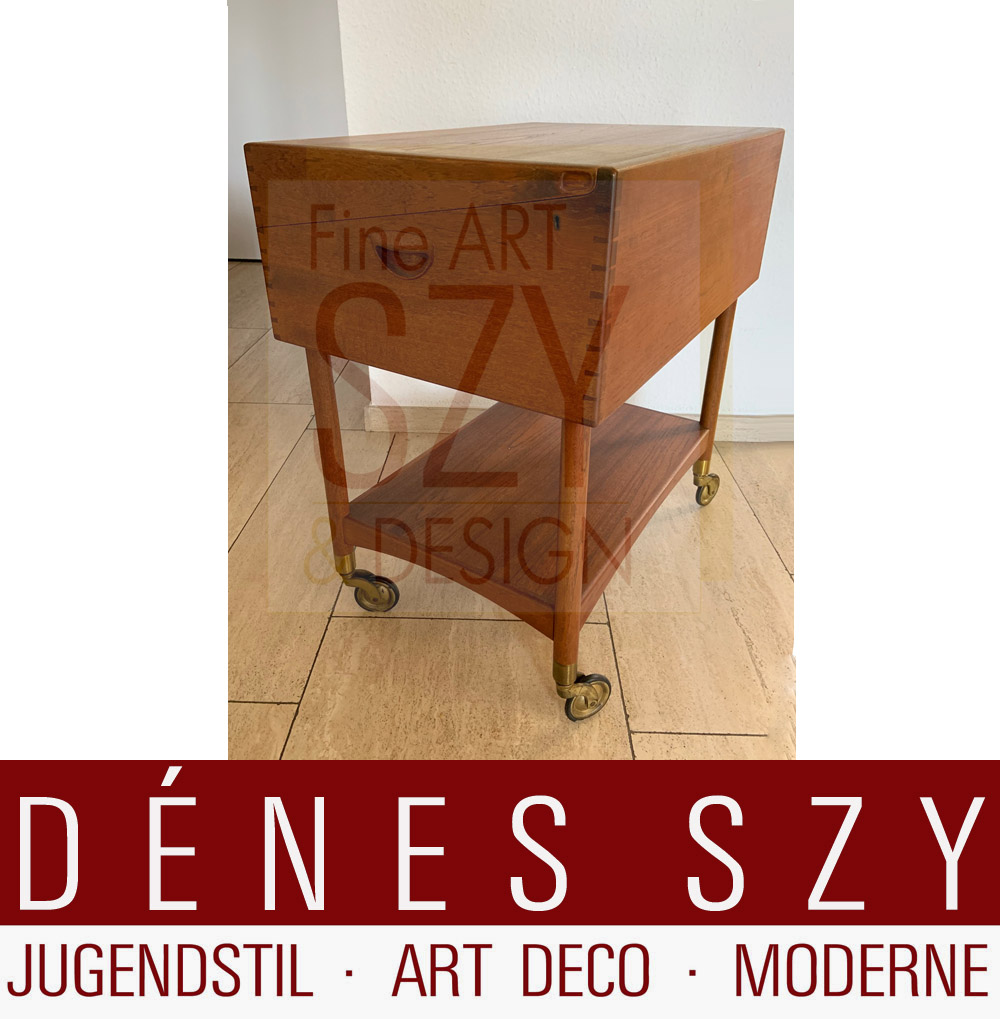 Komplettes Besteck Set für 12 Personen mit Vorlegern, Muster TUJA / TANAQVIL, Entwurf: Magnus Stephensen 1955, Georg Jensen Silberschmiede, Kopenhagen 1950er, Edelstahl, Mid Century Modern, im original 1960er Jahre Teakholz Besteckkasten