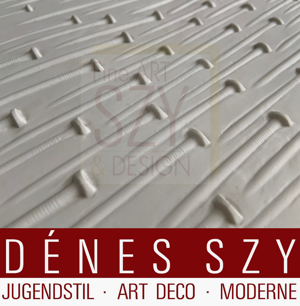 Weisser Regen - “Pioggia bianca”, multiplo. Design: Günther Uecker, Germania, 1968, Rilievo con chiodi, porcellana di bisquit, Esecuzione: Rosenthal AG, Selb, Germania