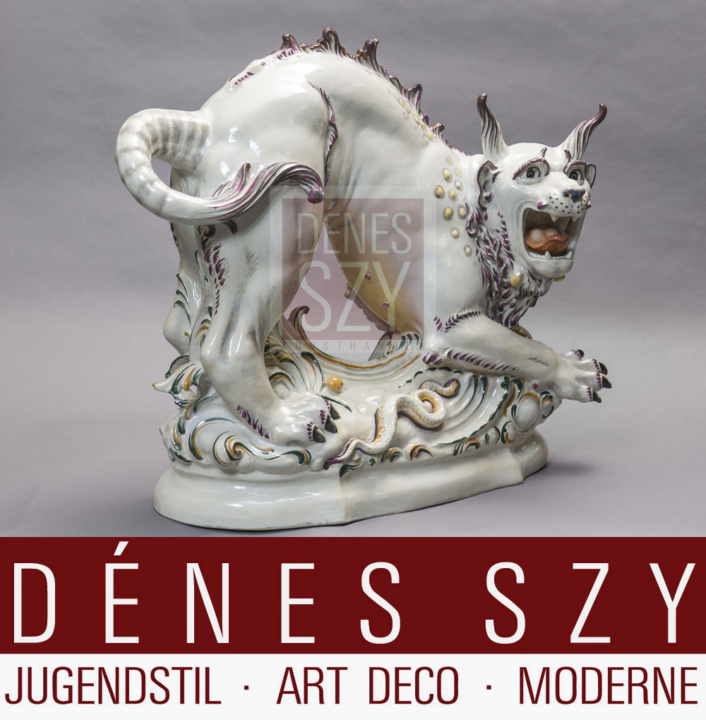 Animale favoloso cerbero in porcellana epoca Art Deco Volkstedt 1921