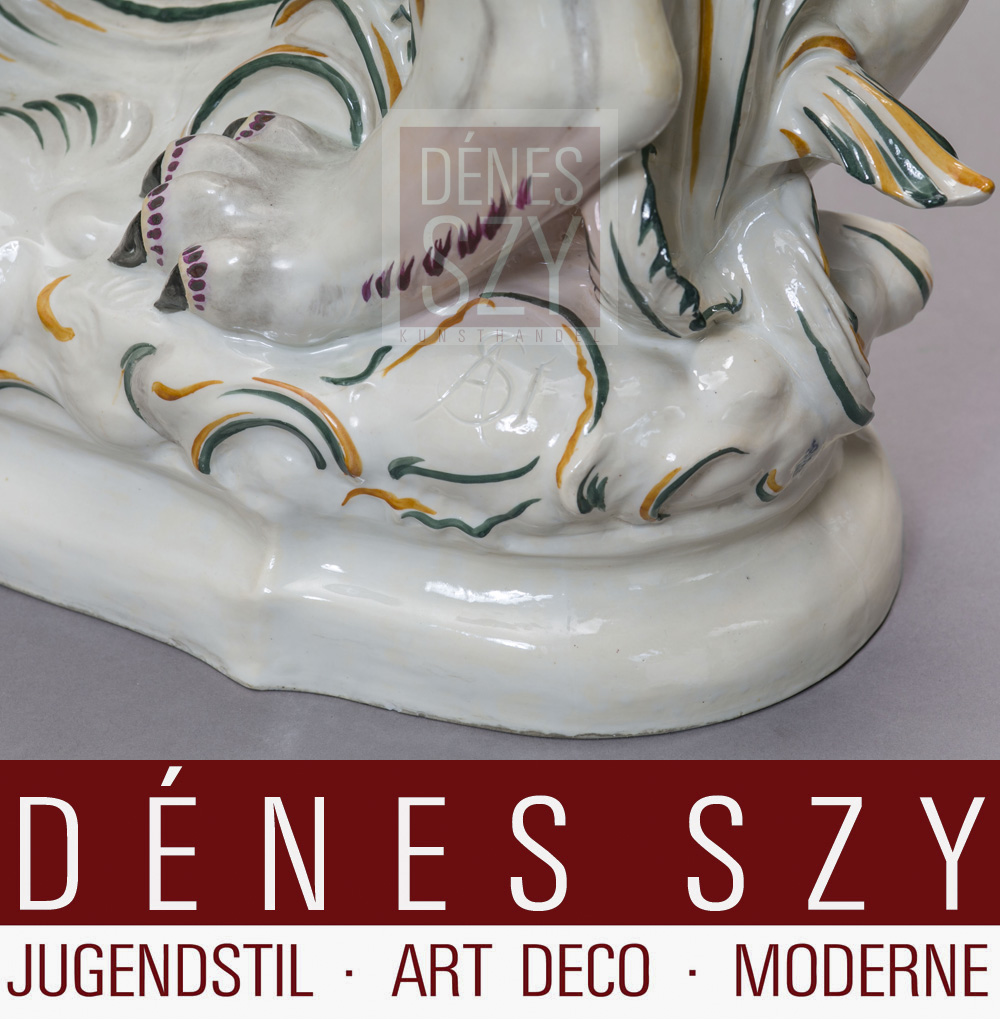 Animale favoloso cerbero in porcellana epoca Art Deco Volkstedt 1921