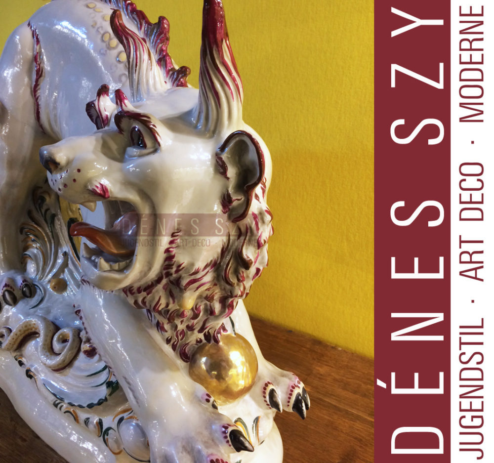 Der Hoellenhund, Großplastik als Teil der Ausstattung fuer die Eroeffnung des Leipziger Porzellan Palais 1921, entworfen von Arthur Storch, ausgefuehrt von der Aeltesten Volkstedter Porzellan ManufakturDer Hoellenhund, Großplastik als Teil der Ausstattung fuer die Eroeffnung des Leipziger Porzellan Palais 1921, entworfen von Arthur Storch, ausgefuehrt von der Aeltesten Volkstedter Porzellan Manufaktur