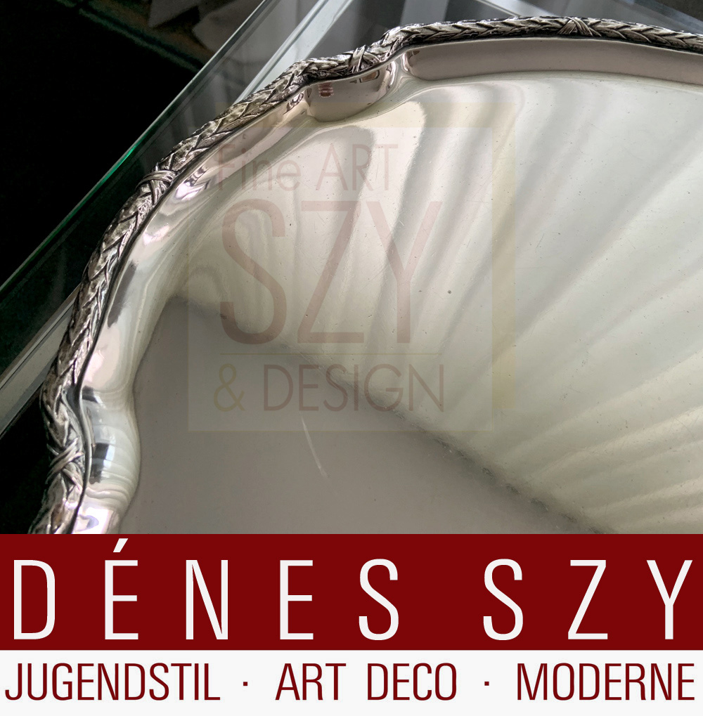 Vassoio in argento Art Déco con motivo a legamento crociato circolare, Design ed esecuzione: Wolfers Freres, Bruxelles Belgio prima del 1934, argento 800
