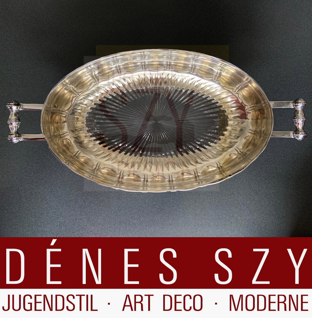 Grande giardiniera Art Nouveau con originale inserto in vetro, Design: Carl Stock intorno al 1910, Esecuzione: Peter Bruckmann e figli, Heilbronn Germania intorno al 1910, Numero modello 11036