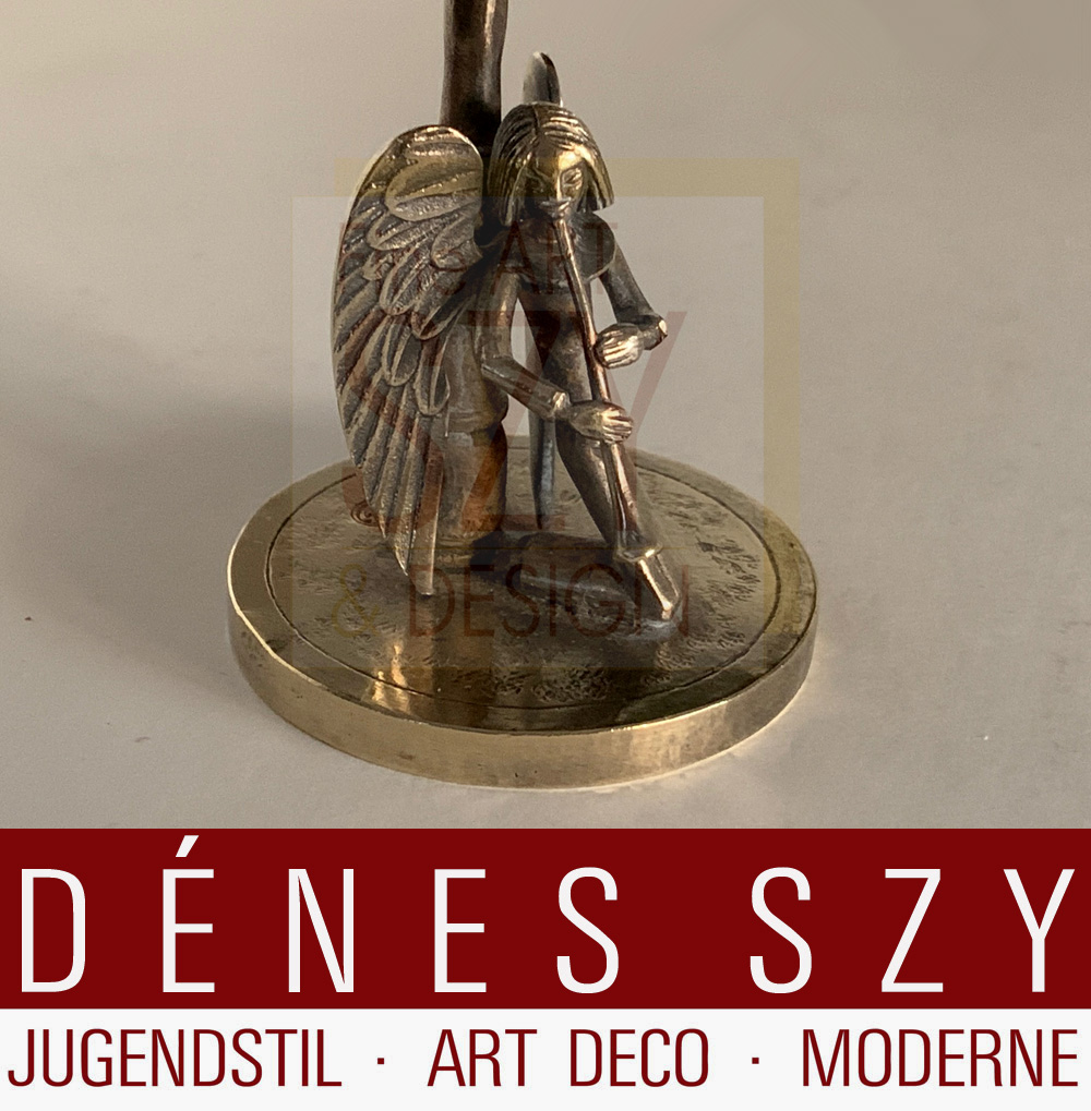 Candeliere dell'orchestra degli angeli - suonatrice con piffero, Design ed esecuzione: Herbert Zeitner, Lüneburg Germany 1940s, Argento 925 placcato oro