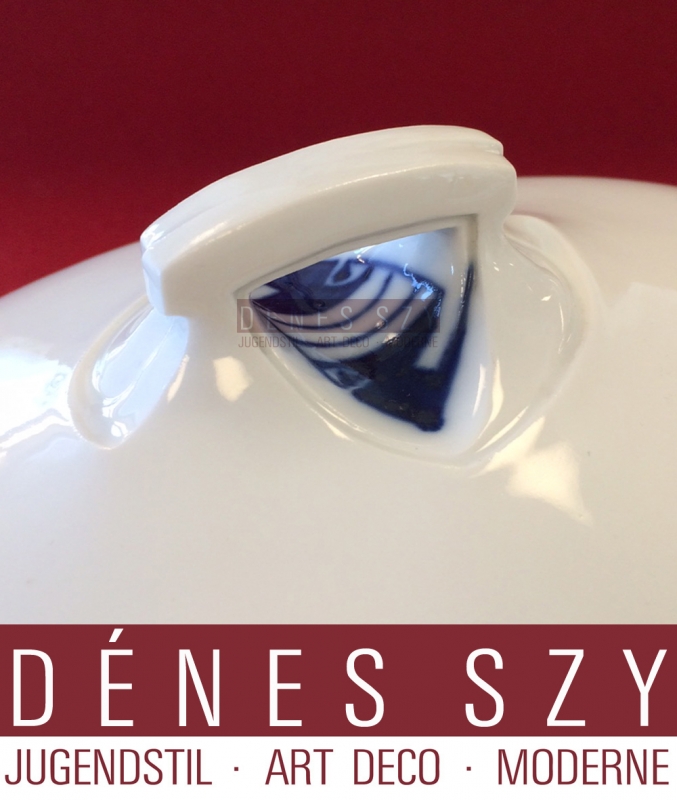 Henry van de Velde Meissen porcelain large covered soup turren, Décor Peitschenhieb (whiplash)