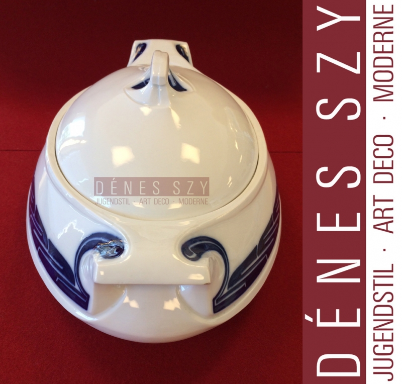 Henry van de Velde Meissen porcelain large covered soup turren, Décor Peitschenhieb (whiplash)