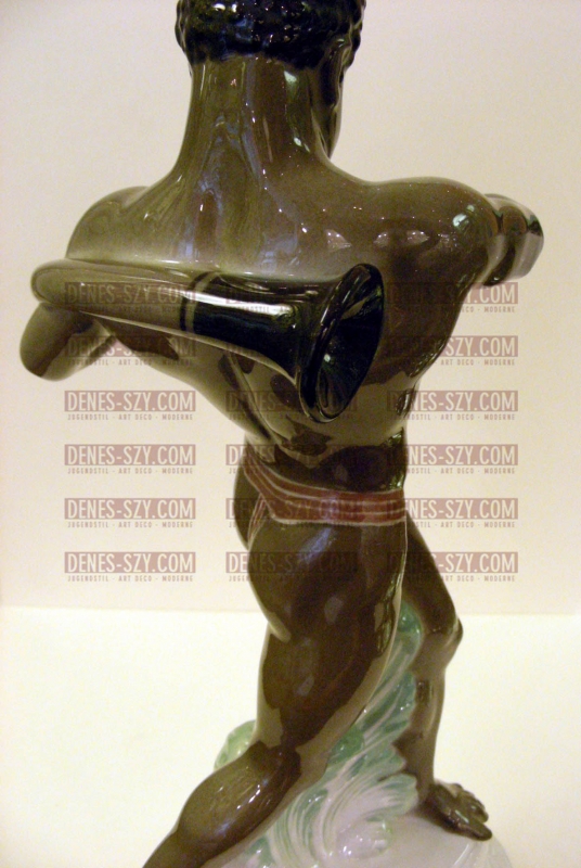 Africano con corno figura in porcellana di KPM Ber lino epoca liberty