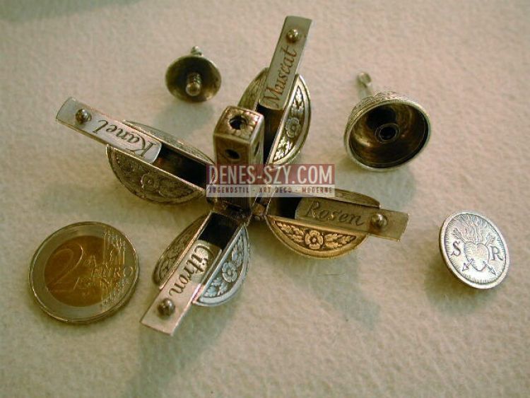 Pommander, boule, diffuseur de senteurs à l'herbes, environ 1690, Pomander baroque, Exécution: argent gravé et coulé allemand, sud de l'Allemagne vers 1690