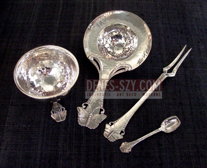 Passoire à thé - Sommerfugl Bestik, Motif "papillon" ou "oiseau d'été", Conception: Danemark vers 1900/05, Exécution: Copenhague 1920, Argent 830, SOLV