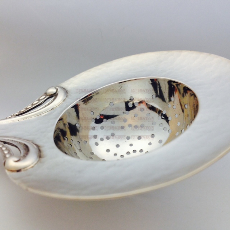 Passoire à thé - Sommerfugl Bestik, Motif "papillon" ou "oiseau d'été", Conception: Danemark vers 1900/05, Exécution: Copenhague 1920, Argent 830, SOLV