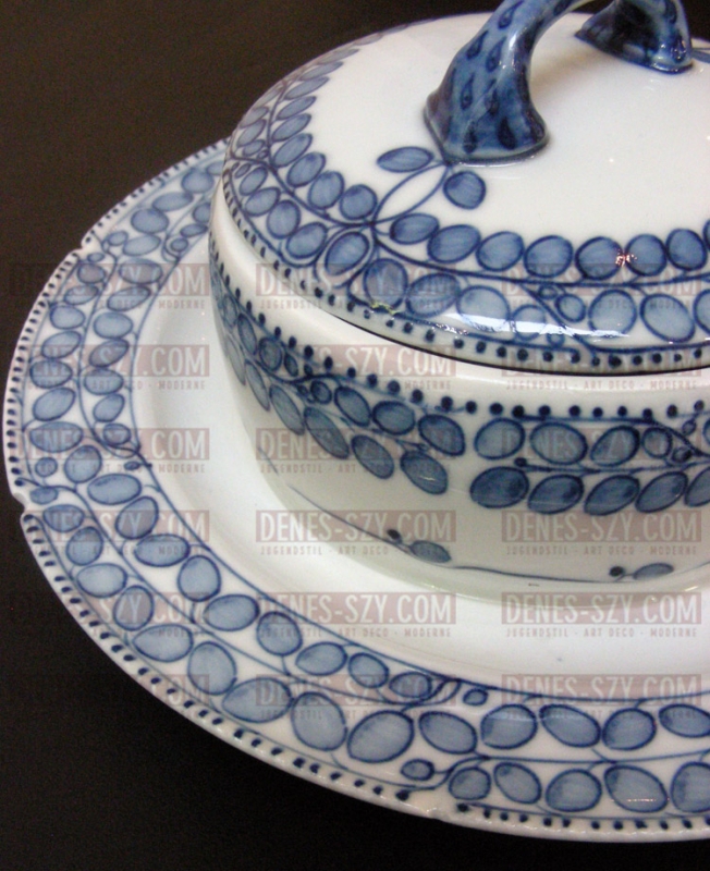 Beurrier sur soucoupe, Motif panicule bleue, Conception: Richard Riemerschmid 1903/04, Exécution: Manufacture nationale de porcelaine Meißen 1905-1910. Allemagne