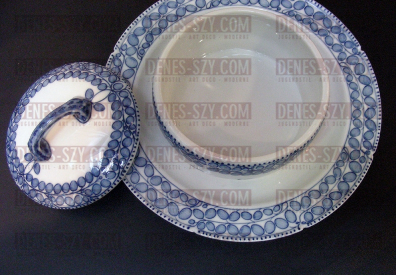 Beurrier sur soucoupe, Motif panicule bleue, Conception: Richard Riemerschmid 1903/04, Exécution: Manufacture nationale de porcelaine Meißen 1905-1910. Allemagne