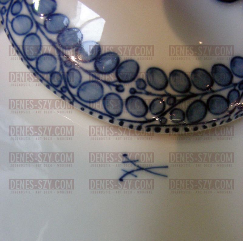 Beurrier sur soucoupe, Motif panicule bleue, Conception: Richard Riemerschmid 1903/04, Exécution: Manufacture nationale de porcelaine Meißen 1905-1910. Allemagne